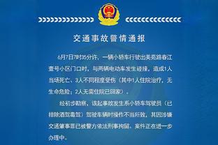 浓眉鼻子被杰伦-格林肘到流血了 肿得通红！哈姆赶紧喊暂停缓缓